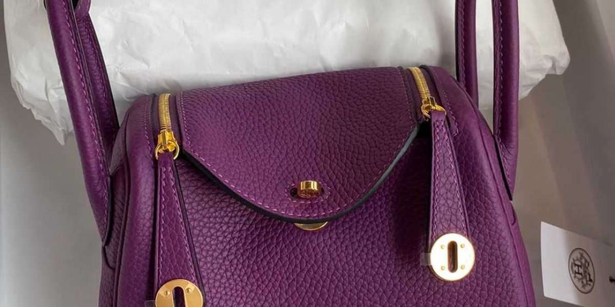 This street styler Hermes Bags On Sale is here to show us