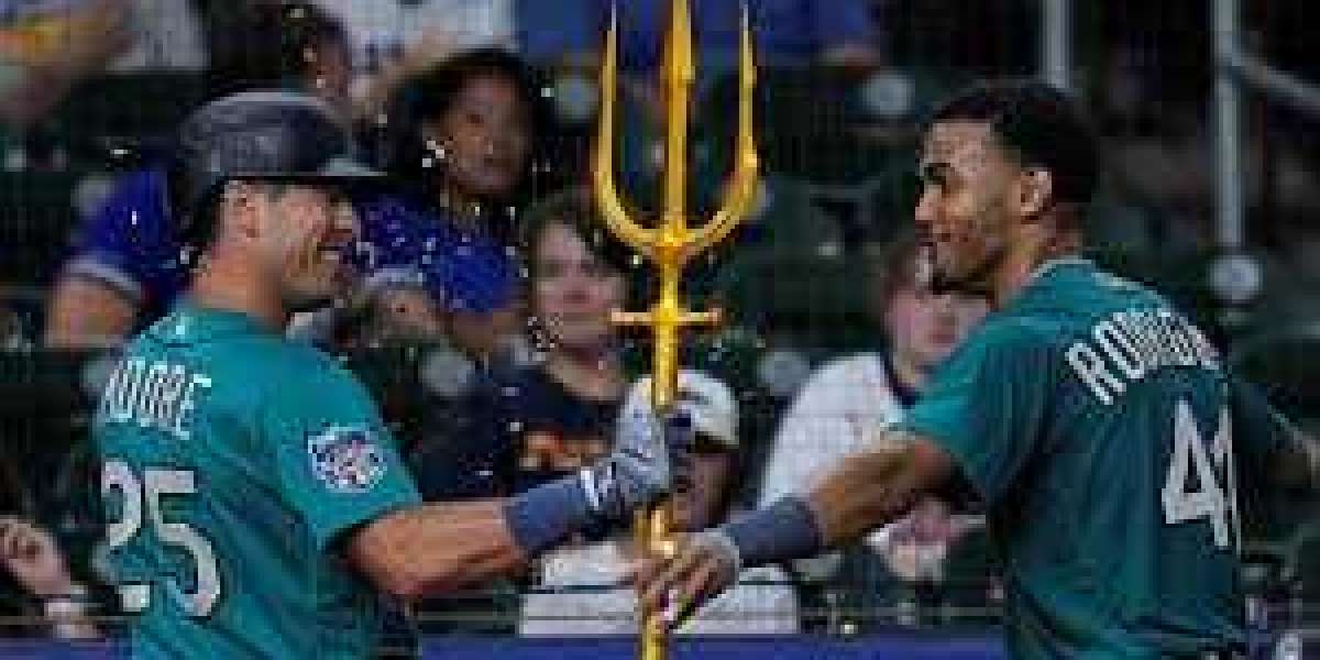 Mariners Moose Music, 12/19/25: Brennen Davis, Michael King, and Sung-mun Track