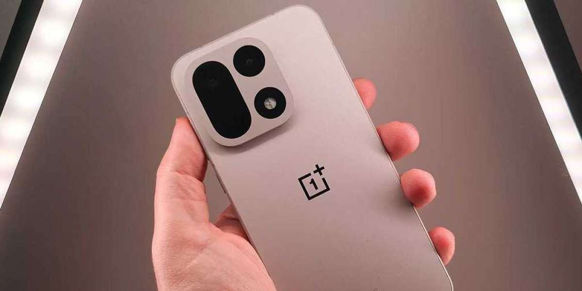 OnePlus 15 Review Ytelse Batteri Virkelighetsopplevelse i 2025